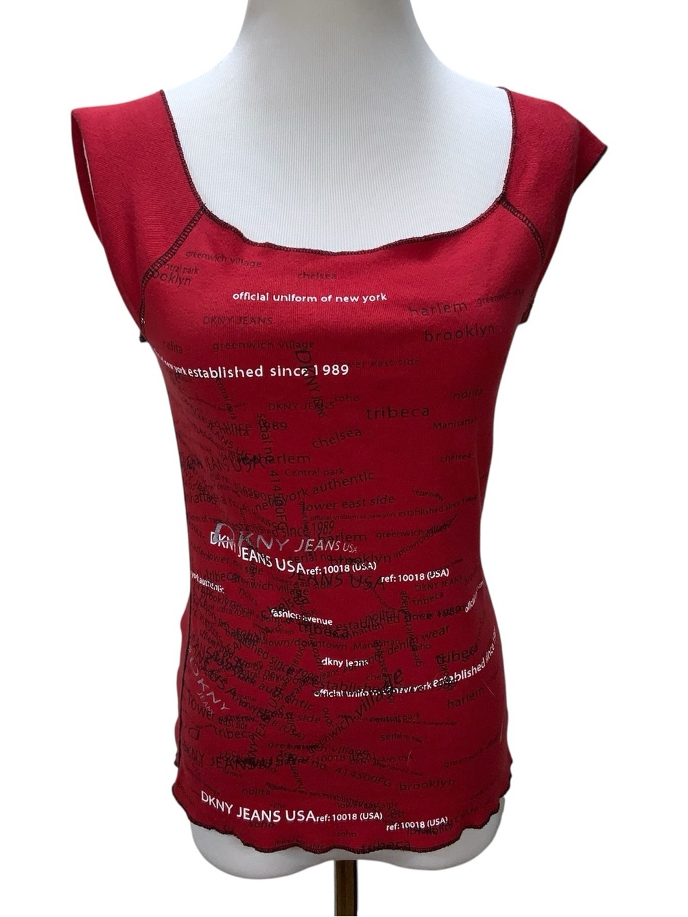 Vintage DKNY Jeans Y2K Red NYC Graphic T-Shirt Top S Cotton Made in Canada Fitte